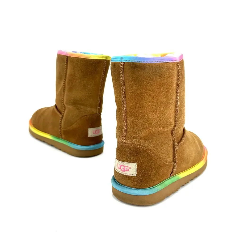 UGG Big Kids Classic Short Rainbow Winter Boot Size 6 Tan Leather Cold Weather